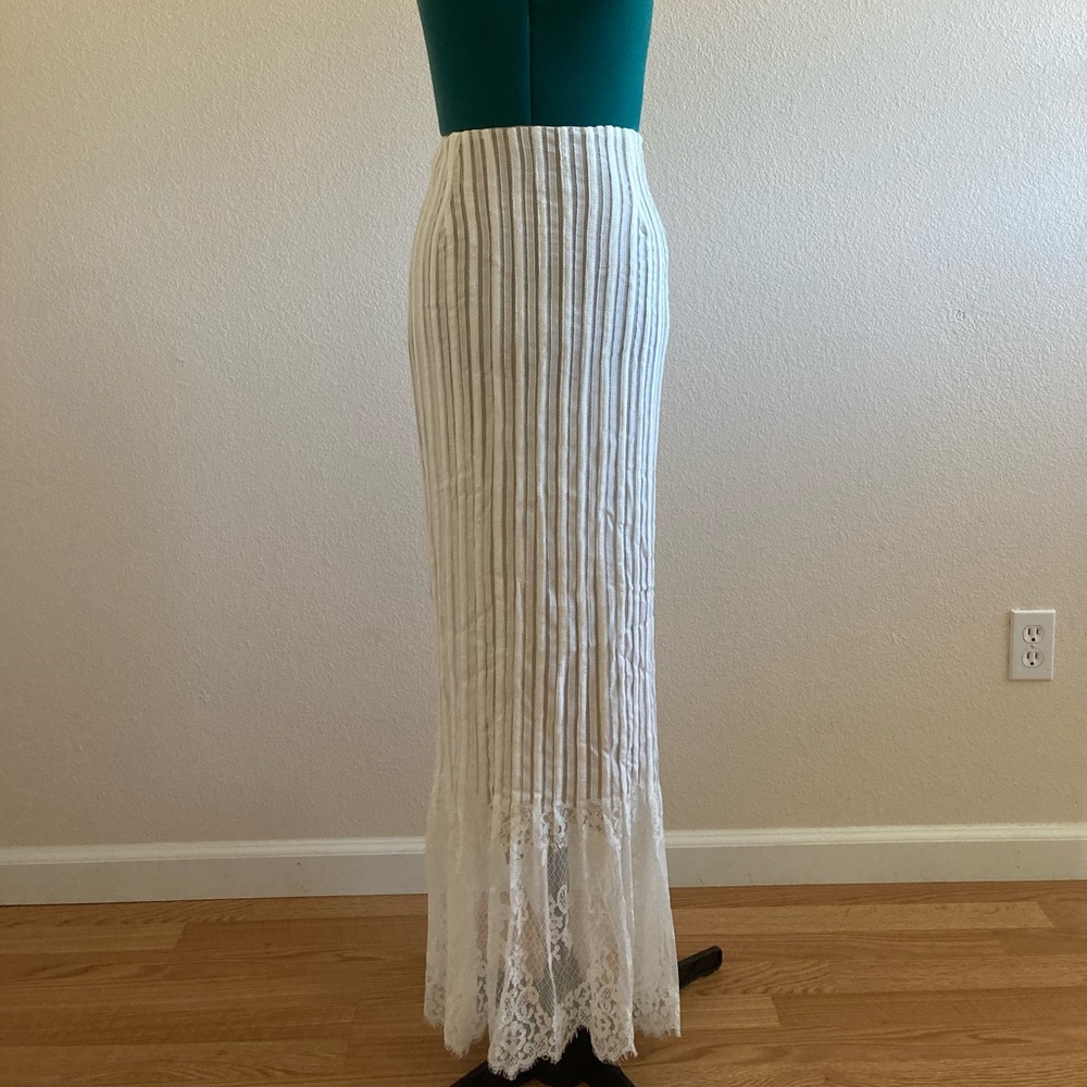 Stone cold fox Rossario lace skirt